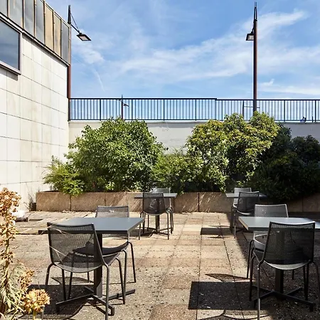 Paris Versailles Hotel 3*