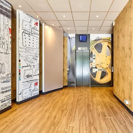 Paris Versailles Hotel 3*