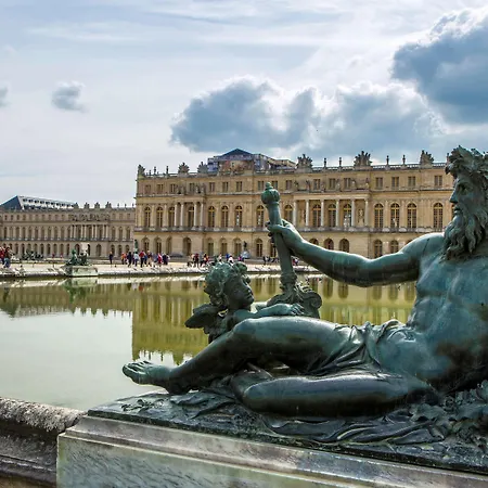 Отель Versailles 3*