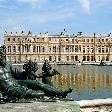 Paris Versailles Hotel 3*